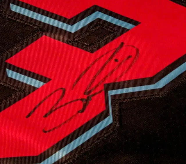 Dwayne Wade autogrpahed jersey with coa