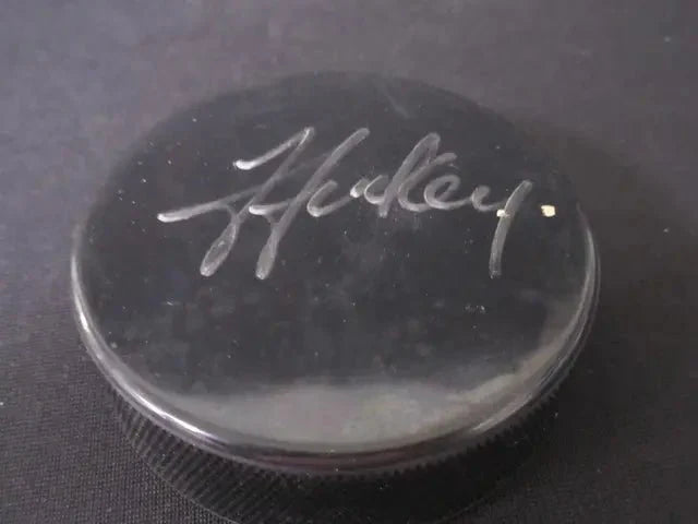 Steven Stamkos Signed Hockey Puck Heritage COA 135465